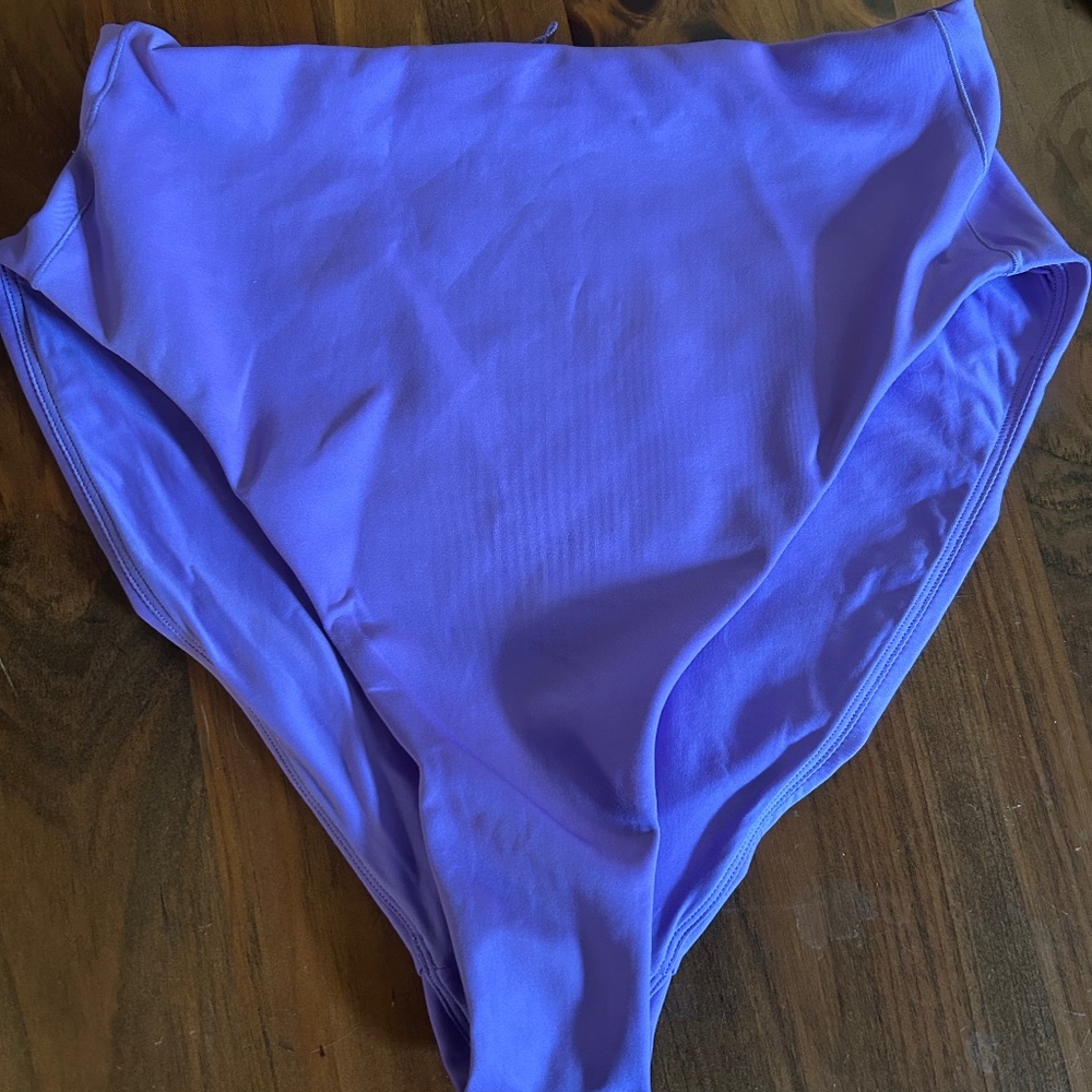 Left on Friday Hi Hi Bottom L